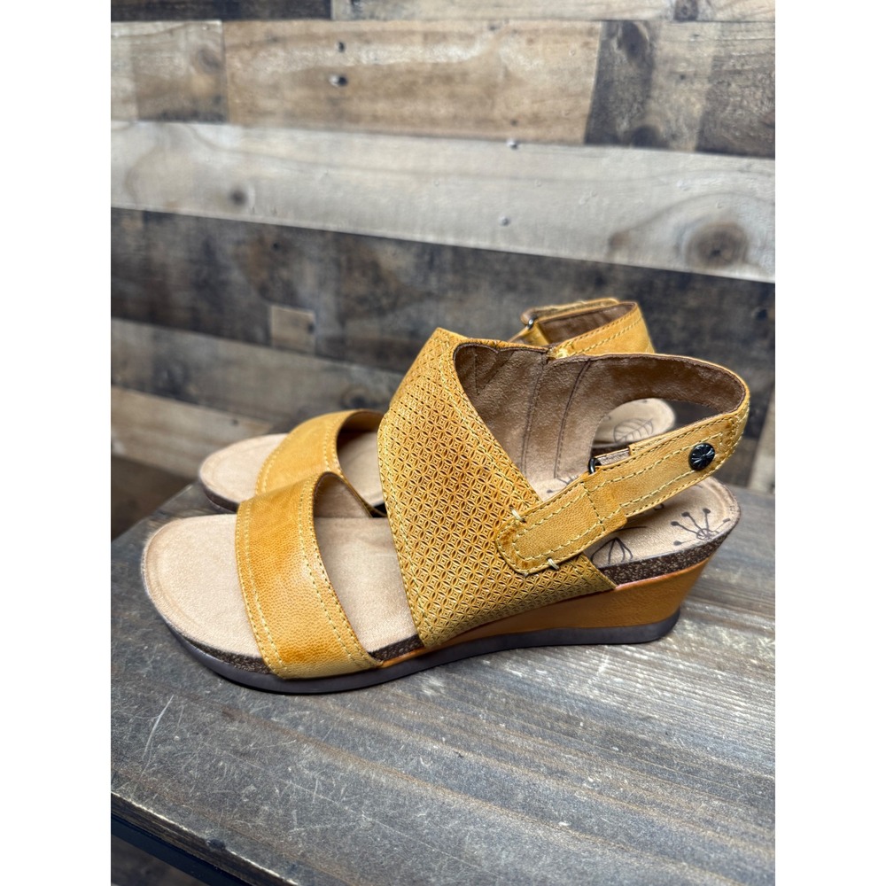Cobb Hill Women Yellow Leather Wedge Sandals Laser Cut‎ Strappy CI0118 Size 9
